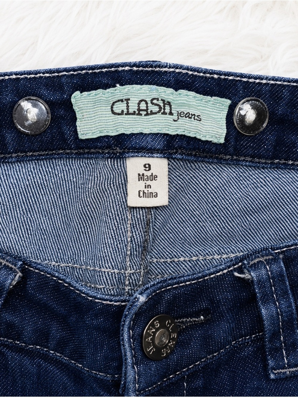 Clash Jeans Juniors Size 9 Dark Wash Capri Jeans Stretch Denim Cropped Casual - Picture 3 of 3